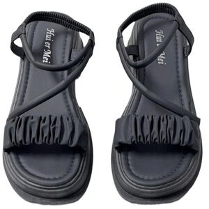 NWOT! Size 8 / Size 40 • Hui er Mei All Black Sandals • Brand New, Never Worn!